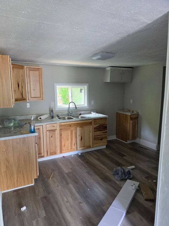 Photo - 1752 Granby Rd
