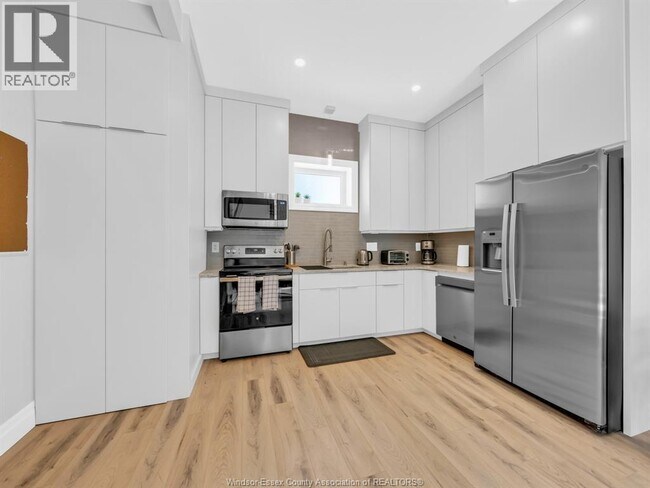 Photo - 675 Bedford St Unit B