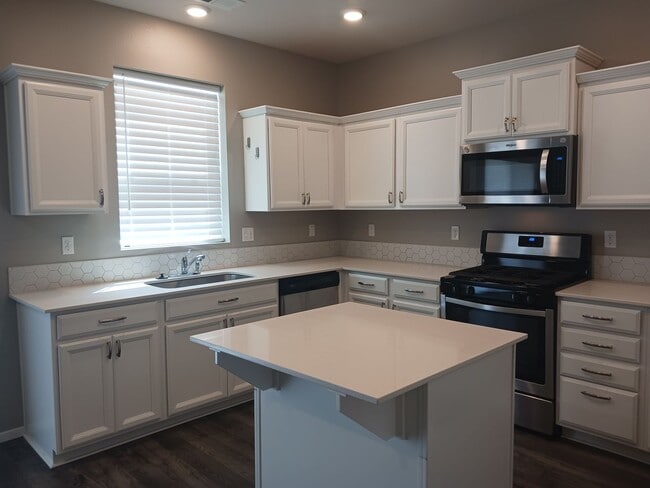 Photo - HALF OFF Octobers MONTH'S RENT Beautiful 2...