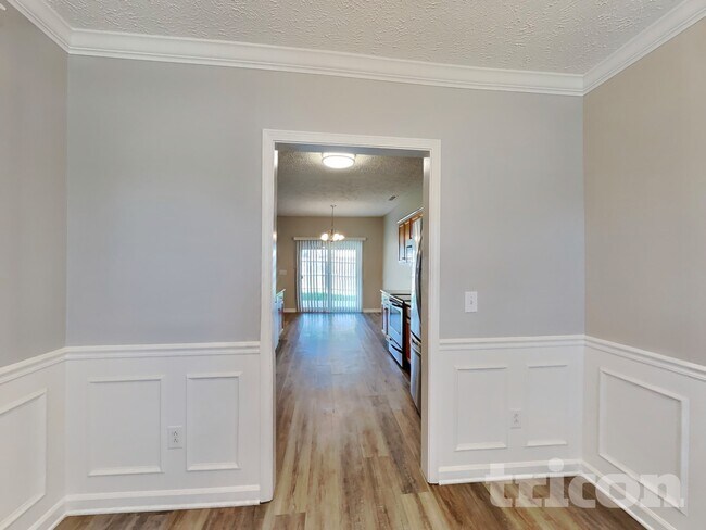 Photo - 1456 Colyn Avenue