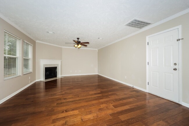 Photo - 5823 Roxbury Dr