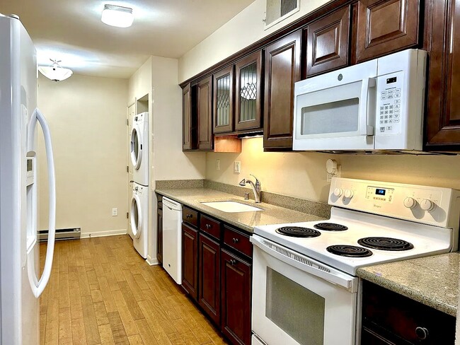 Photo - 1818 E Shorewood Blvd Unidad 310 Rental