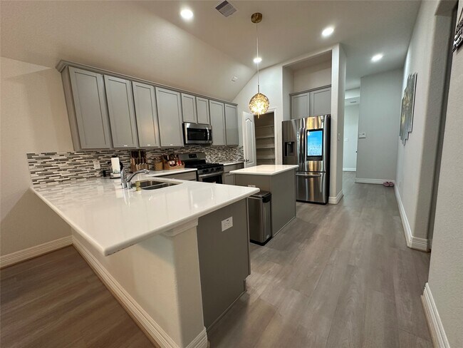 Photo - 15515 Sailpoint Ln