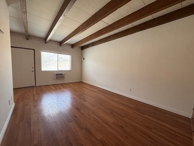 Photo - Large and Bright Studio with wood ceiling beams and floors... Unidad Cordova St 216 C