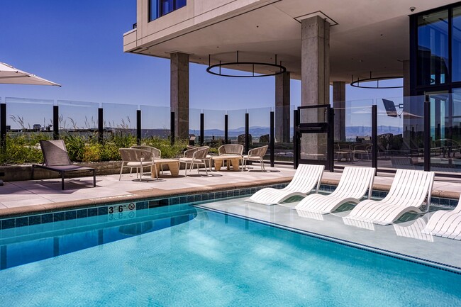 Building Photo - One Seven at Belleview Station Rental