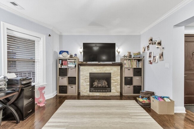 Photo - 5726 N Mozart St Apartment Unit 3B