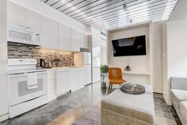 Mikros Smart Suites - FULLY FURNISHED