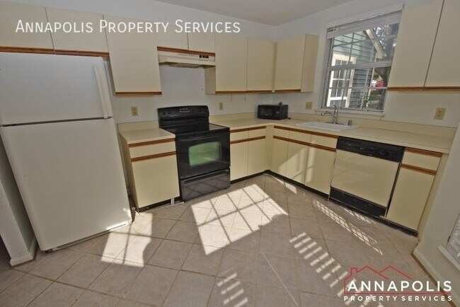 Photo - 962 Yachtsman Way