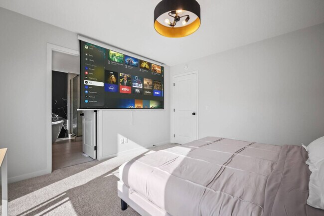 Photo - 53 Edith Cres NW Unit ID1314558P