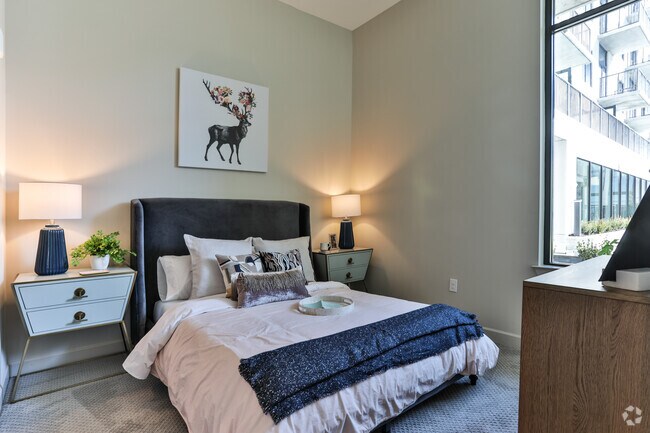 2BR, 2BA - 1117 SF