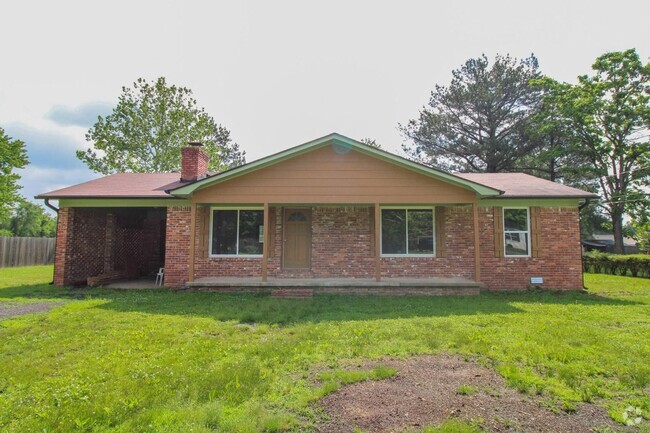 Building Photo - Welcome to this charming 3-bedroom, 2-bath... Rental