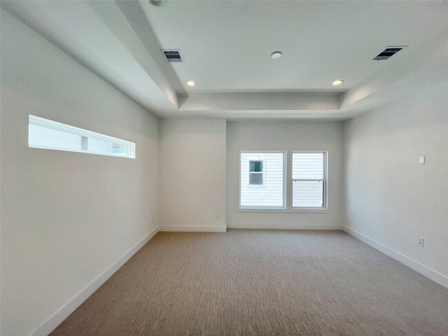Building Photo - 326 Eastwood St