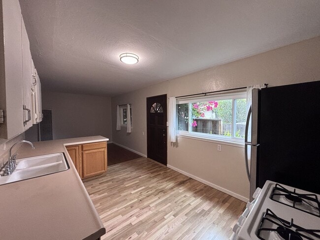 Photo - 4441 W Walnut St