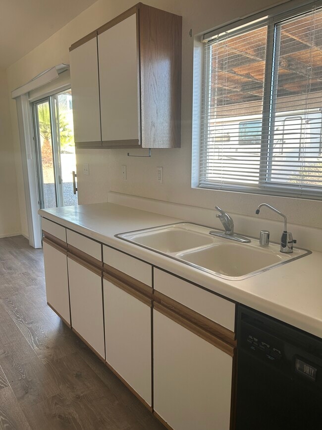 Kitchen - 3720 Churchill Dr