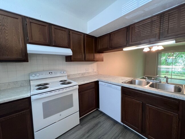Photo - 2 bedroom Townhouse near 5 Points!