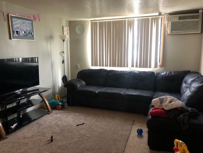 Building Photo - 2 Bedroom Condo Available 2026 Unit 12