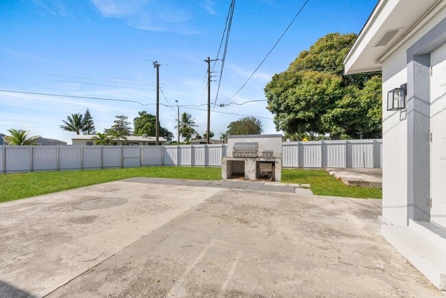 Photo - 2329 West Dr Unit 1