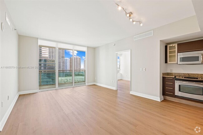 Building Photo - 950 Brickell Bay Dr Unit 1606 Rental