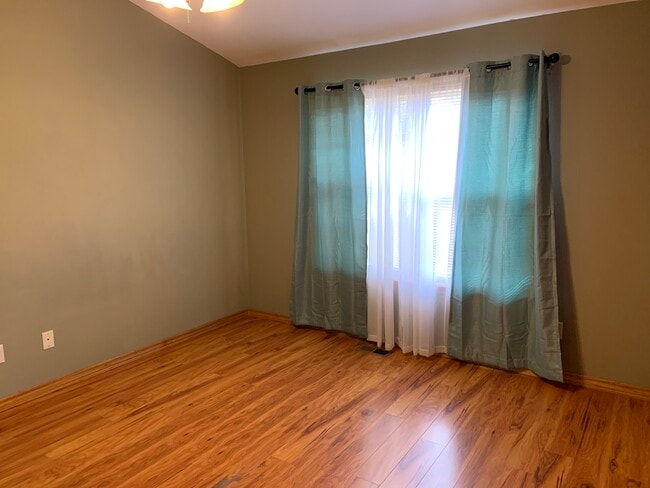 13327 Longridge Ln