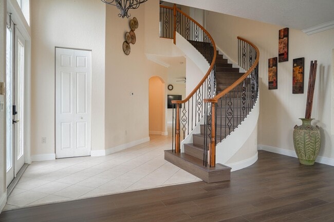 Photo - 2261 Ridgewood Cir