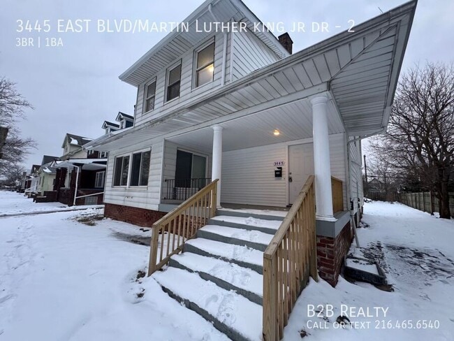 Building Photo - 3445 East Blvd Unit 2