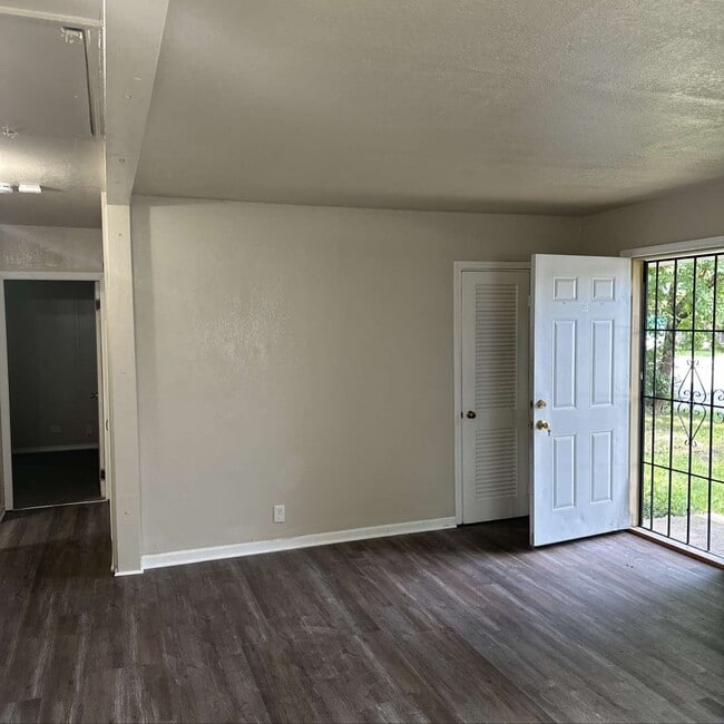 Photo - 5817 N Teutonia Ave