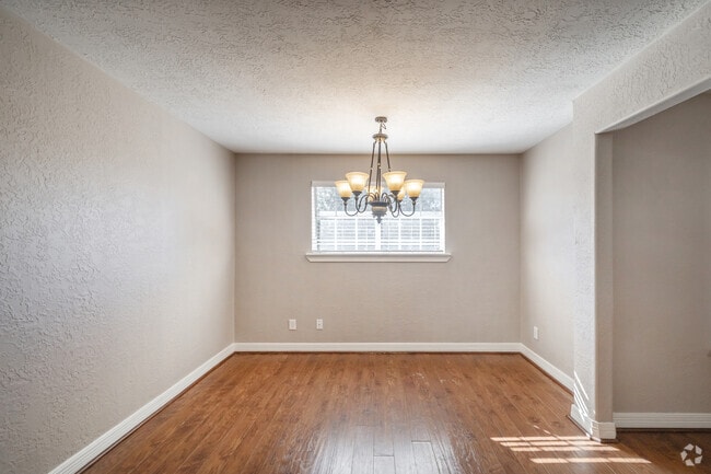 2BR, 1BA - 955SF - Dining Room