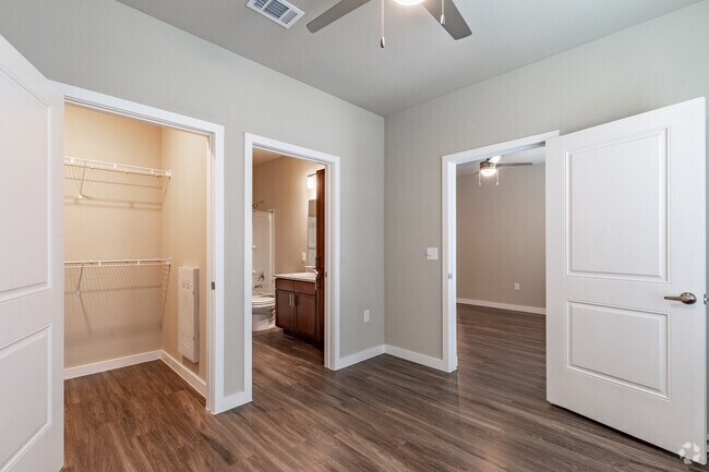 3BR, 2BA - 1,103 SF