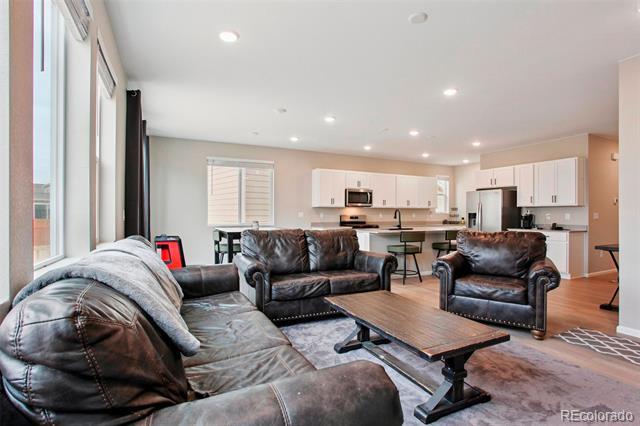 Photo - 4140 Lake St