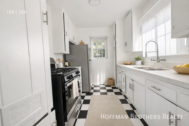 Photo - 5318 Radford Ave Unit 5