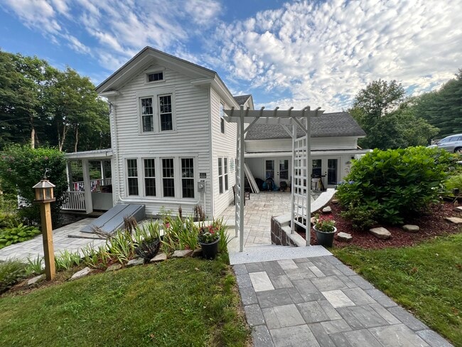 Building Photo - 1050 Clintonville Rd Rental