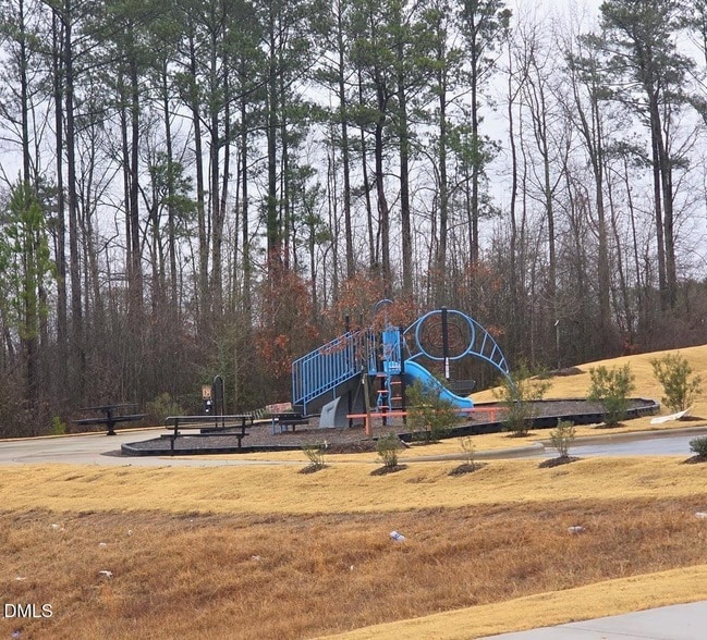 Photo - 404 White Oak Gdn Wy