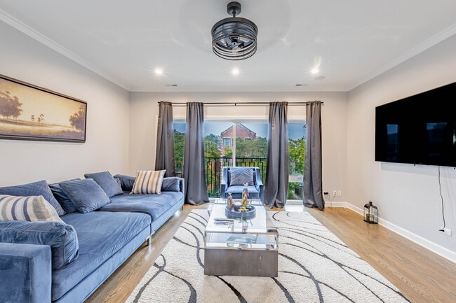 Photo - 4634 S Langley Ave Unit 3