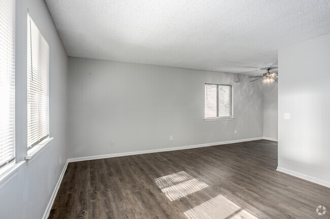 3BR, 1.5BA - 1,200SF - 3430 East Apartments