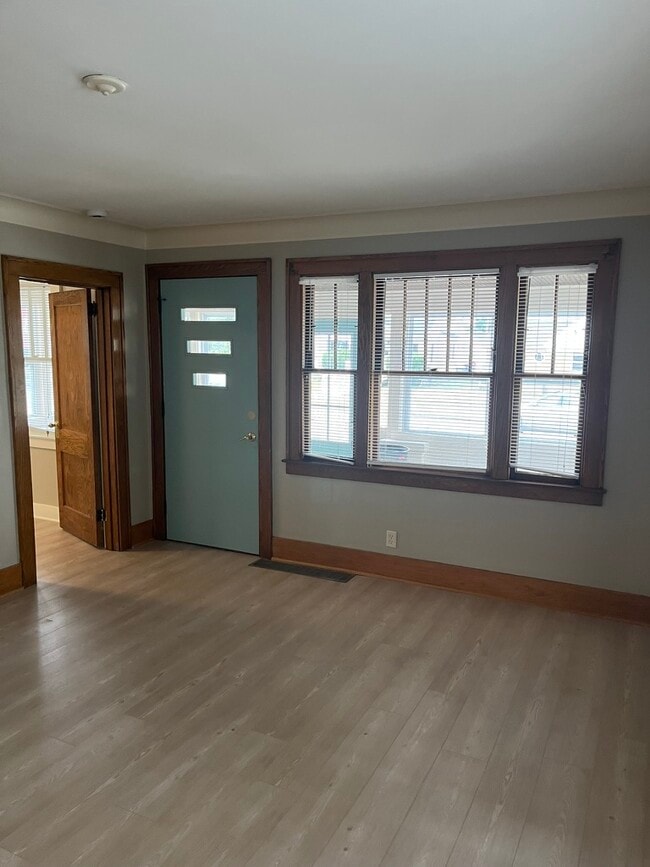 Photo - 1031 Veto St NW