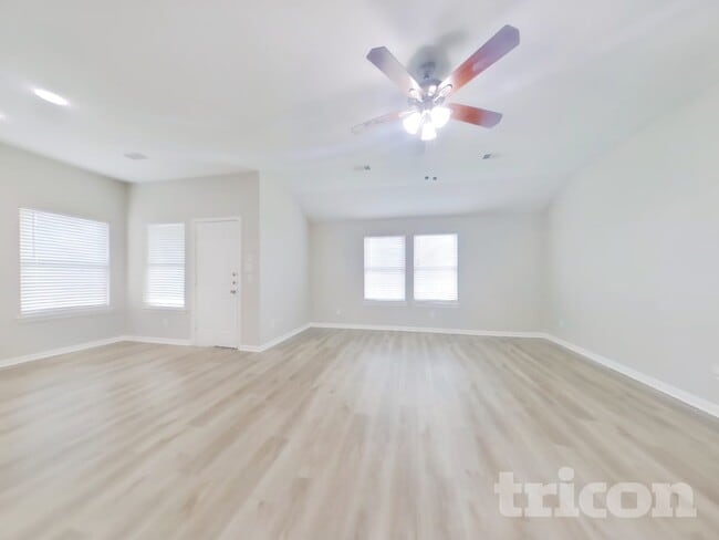 Photo - 23303 Crosscut Pass Dr