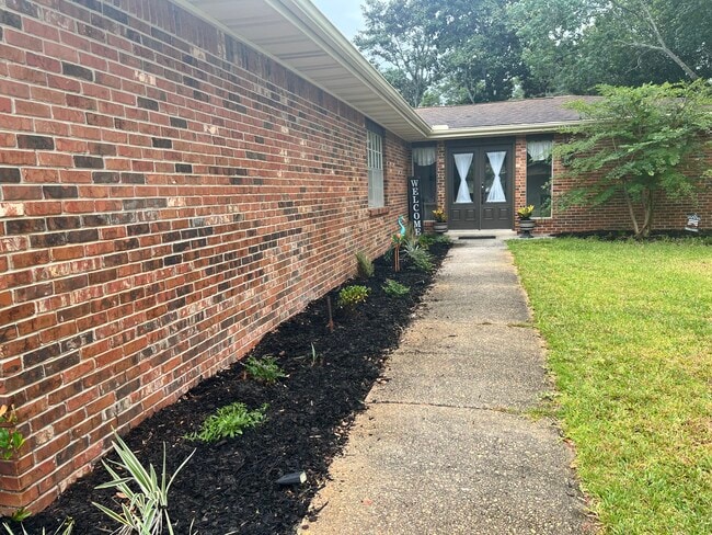 Photo - 45 Cinderella Ln NW