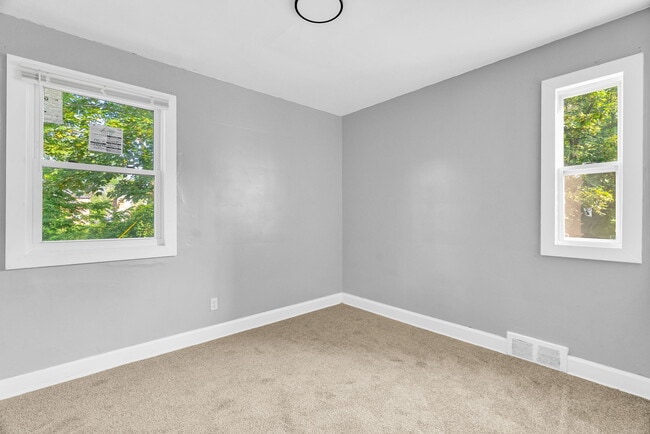 Photo - 9813 Nottingham Rd