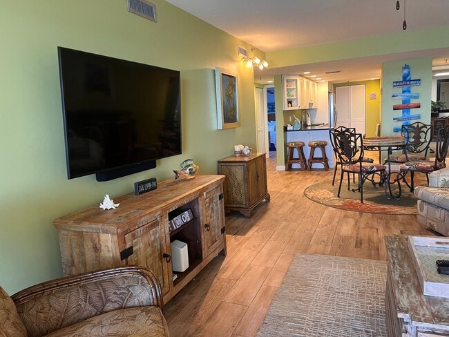 Photo - Venice, FL 2BR/2BA Condo in a Gated, Gulf front Community Unidad 838