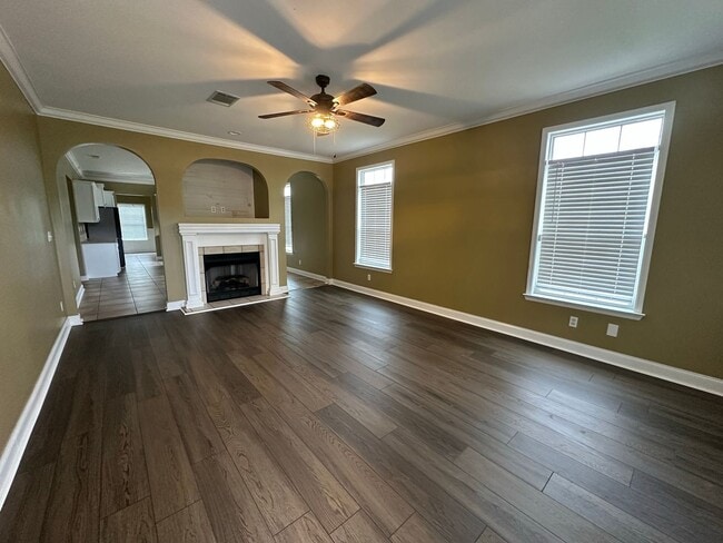 Photo - Charming and spacious home for rent in Lee...