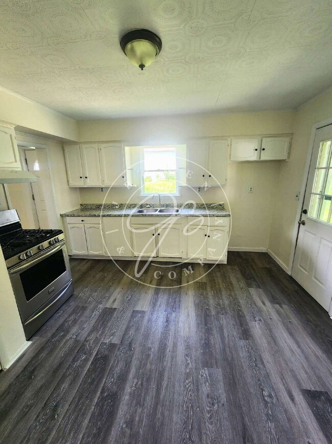 Photo - Spacious 2 Bed Home Minutes from Downtown Toledo