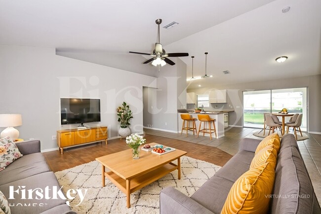 Photo - 817 NE 9th St