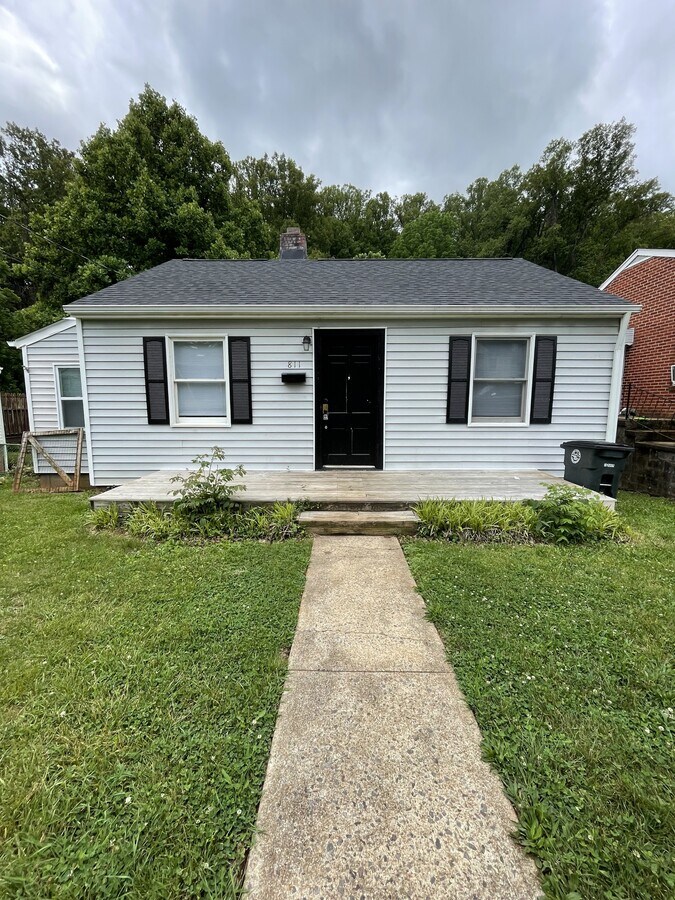 Photo - 811 McCausland St