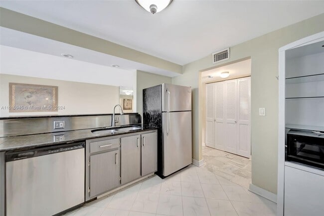 Photo - 600 Parkview Dr Unit 908