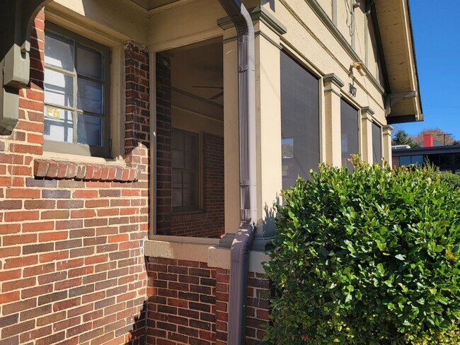 Photo - 10ft Ceilings - Chandeliers - Linen Gold S...