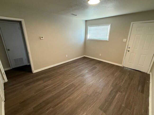 Photo - 421135 Unit A