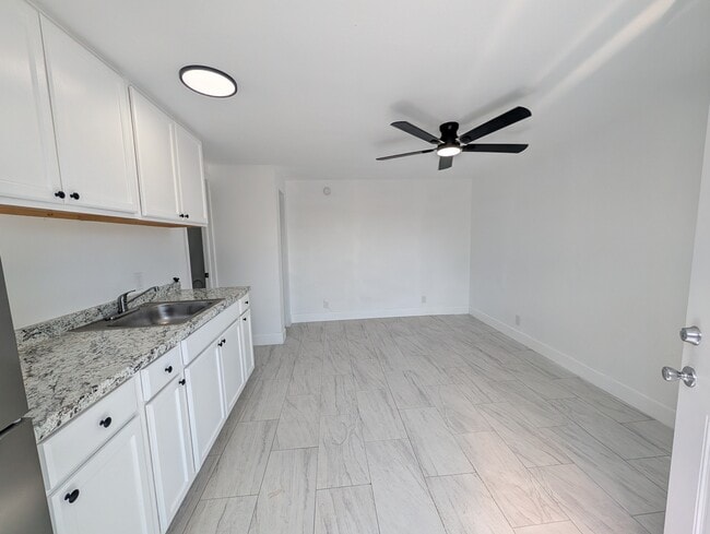 Photo - 1909 E 99th Ave