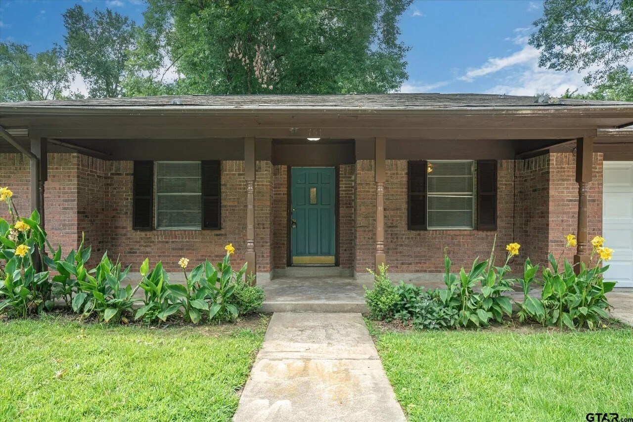 Photo - 751 Avenue B