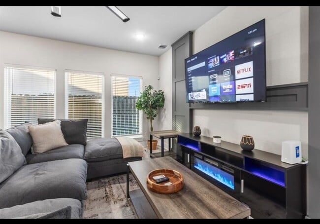 Building Photo - 4681 Bellfort Ave Unit A Rental