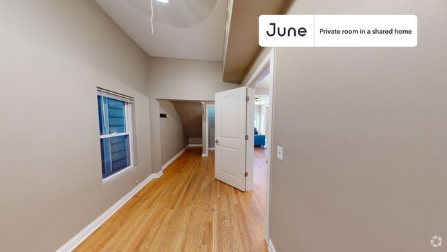 Building Photo - Private bedroom in 3 bed/1 bath Home
